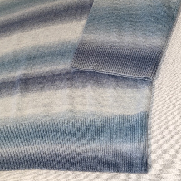 Ann Taylor Factory women's shades of blue sweater size Large NWT - Picture 3 of 7